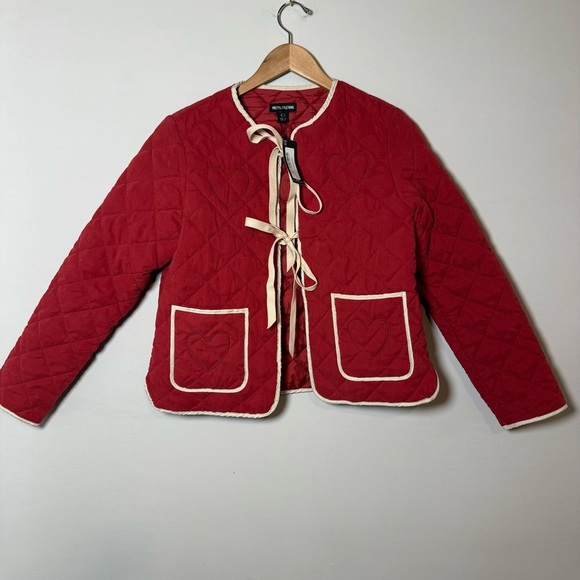 PrettyLittleThing, NWT Red Quilted Jacket with Cream Trim - Picture 2 of 12